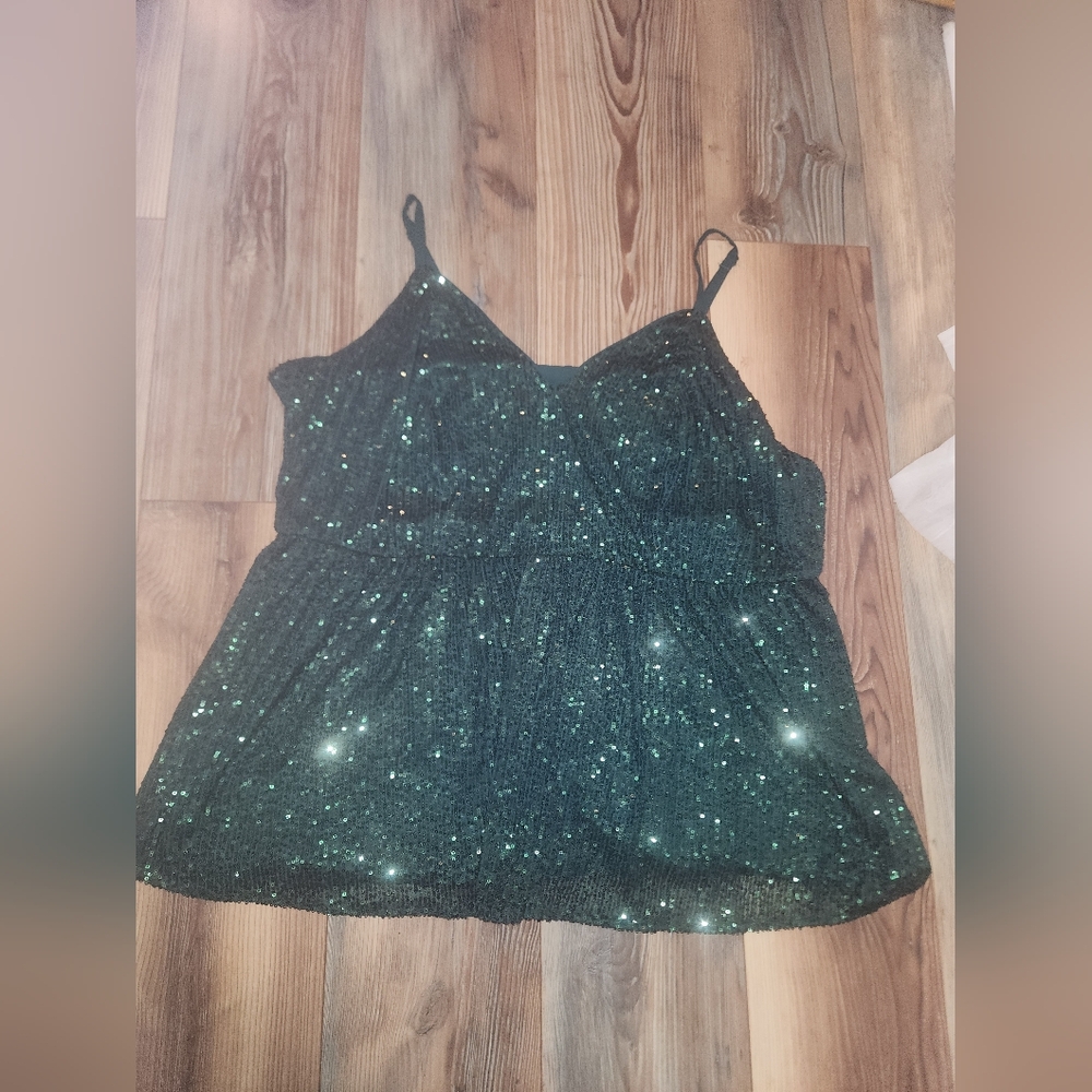 Sold...Green Sequin Women's Torrid Top Size 4 - Picture 2 of 10